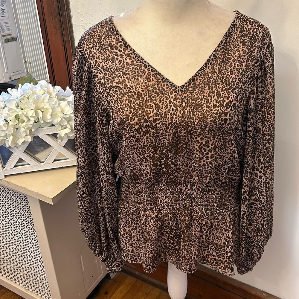 1.State animal print V neckline long sheer sleeves blouse Size L New